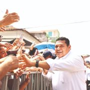 Tour de May para agradecer y arrancar compromisos