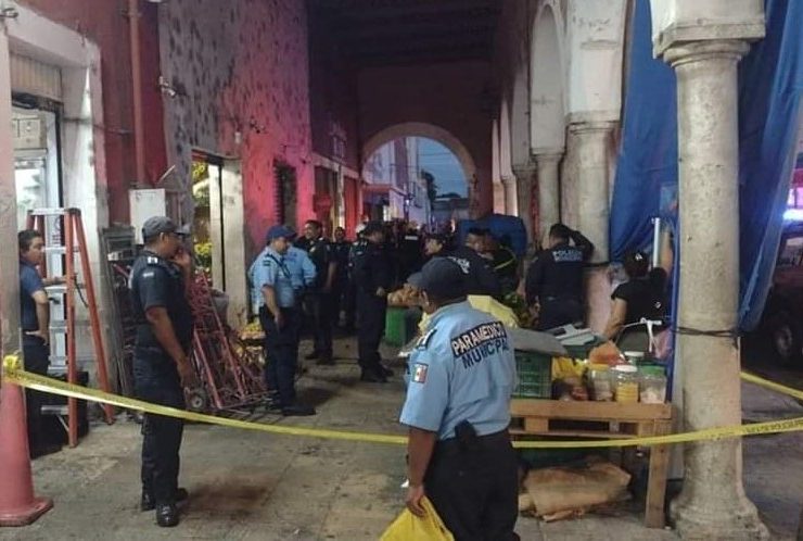 Se cae el techo de ex-portales de granos calle 54-A del Centro de Mérida