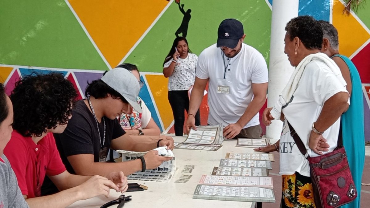 Candidato a la alcaldía de Carmen por MOCI acudió a votar con protección