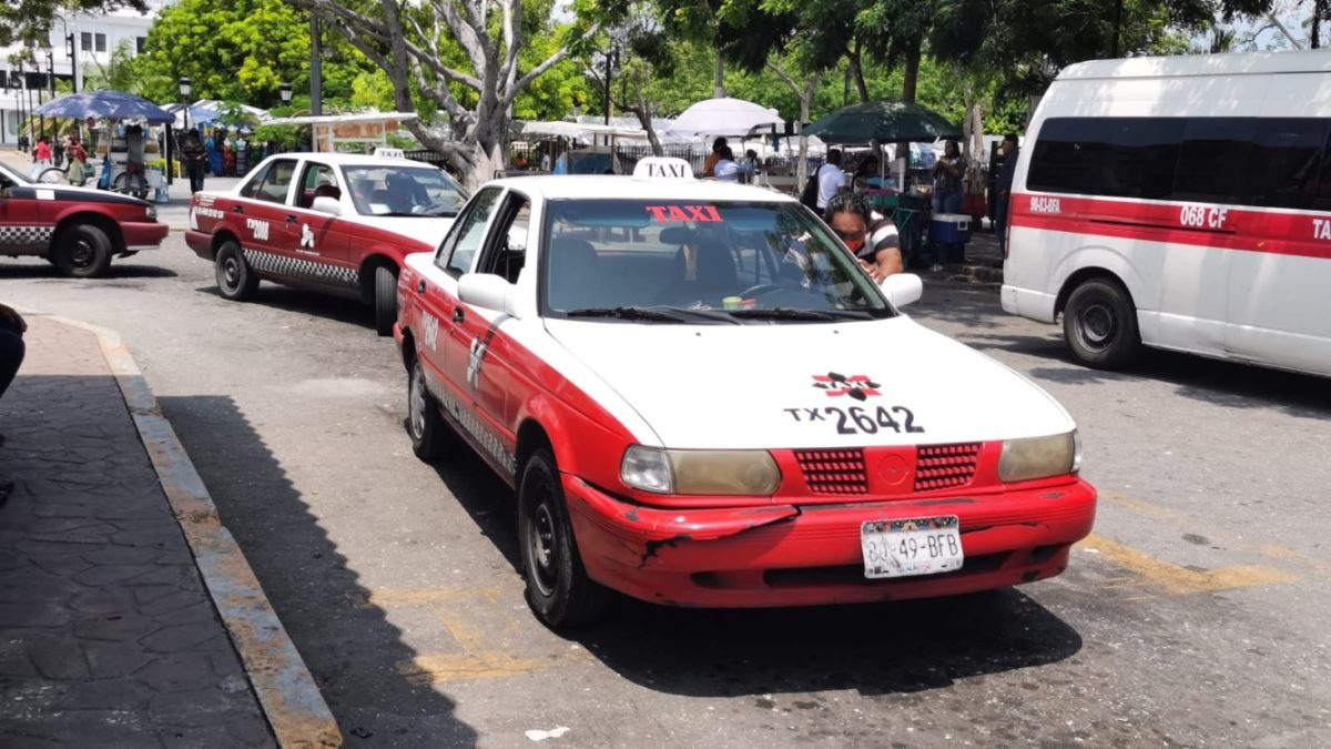 Taxistas piden al IET combata a taxis piratas