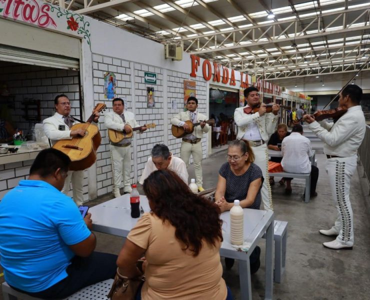 Festejan el 460 aniversario de Villahermosa con 'mañanitas' en mercados públicos