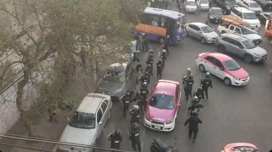 Manifestación de taxistas en Tlalpan deja a varios policias atropellados