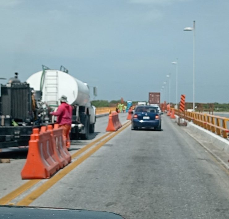 Foráneos desplazan a obreros locales