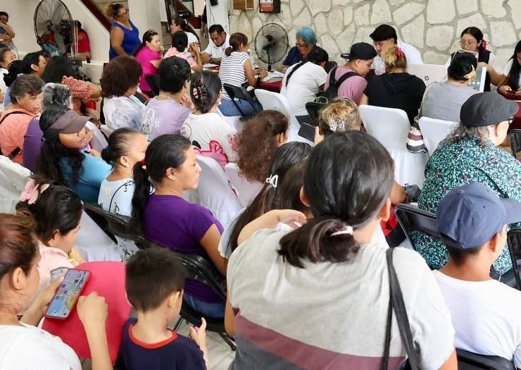 Ana Paty Peralta recibe a la ciudadanía en su despacho en Palacio Municipal