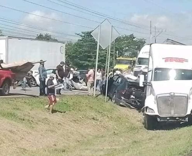 Fuerte accidente en la carretera Cárdenas-Villahermosa deja 7 lesionados