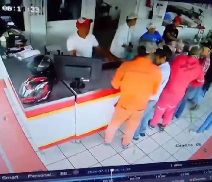 Sujetos armados vestidos de obreros asaltaron una carnecería en Villahermosa