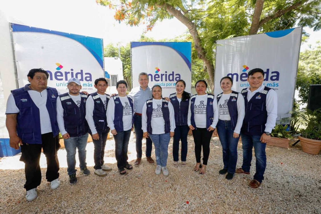 El alcalde de Mérida con comerciantes