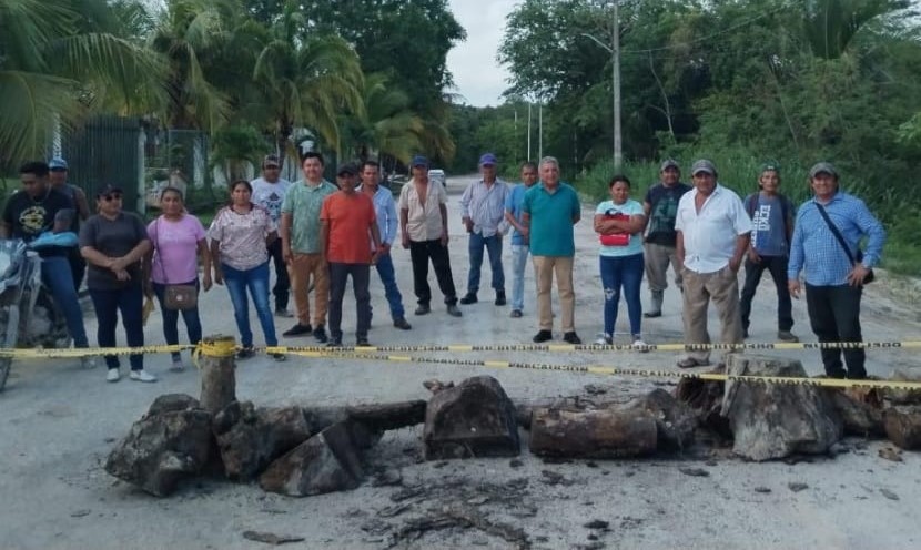 Habitantes de Nicolás Bravo bloquean accesos al tramo del Tren Maya