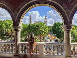 El líder de los hoteleros en el estado agregó que Yucatán y sus principales destinos como son los Pueblos Mágicos, zonas arqueológicas, ciudades coloniales, playas y lugares ecoturísticos.