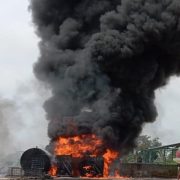 Incendio en una empresa en Cunduacán dejó dos heridos