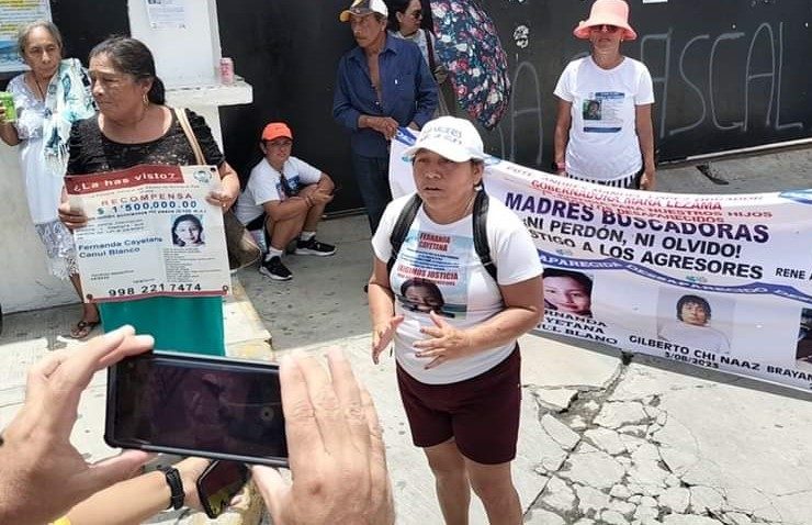 Madres buscadoras y familiares de Fernanda Cayetana protestan en la Fiscalía de Q.Roo