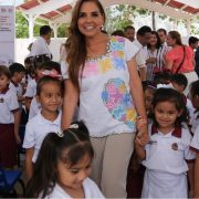 Mara Lezama inaugura el Arco Techo en preescolar "Hermenegildo Galeana" en Paraíso Maya