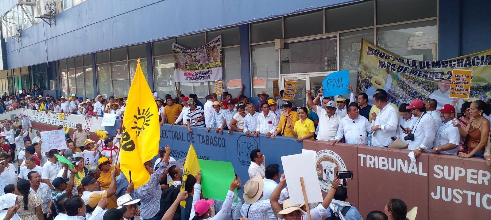 PRD Tabasco protesta contra el TET