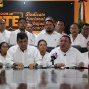 SNTE en Tabasco exigen al Gobierno Estatal pago del retroactivo por el incremento salarial