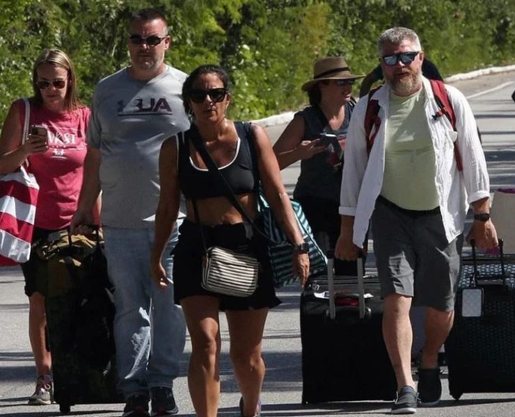 Más de 423,000 turistas en Quintana Roo quedaran varados por llegada del huracán Beryl