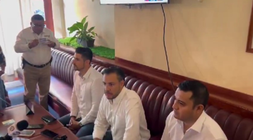 El director de EV NETCOMM, Fernando Hernández, señaló que la suspensión del servicio, es debido a la falta de pago de subsidio por parte del gobierno estatal.