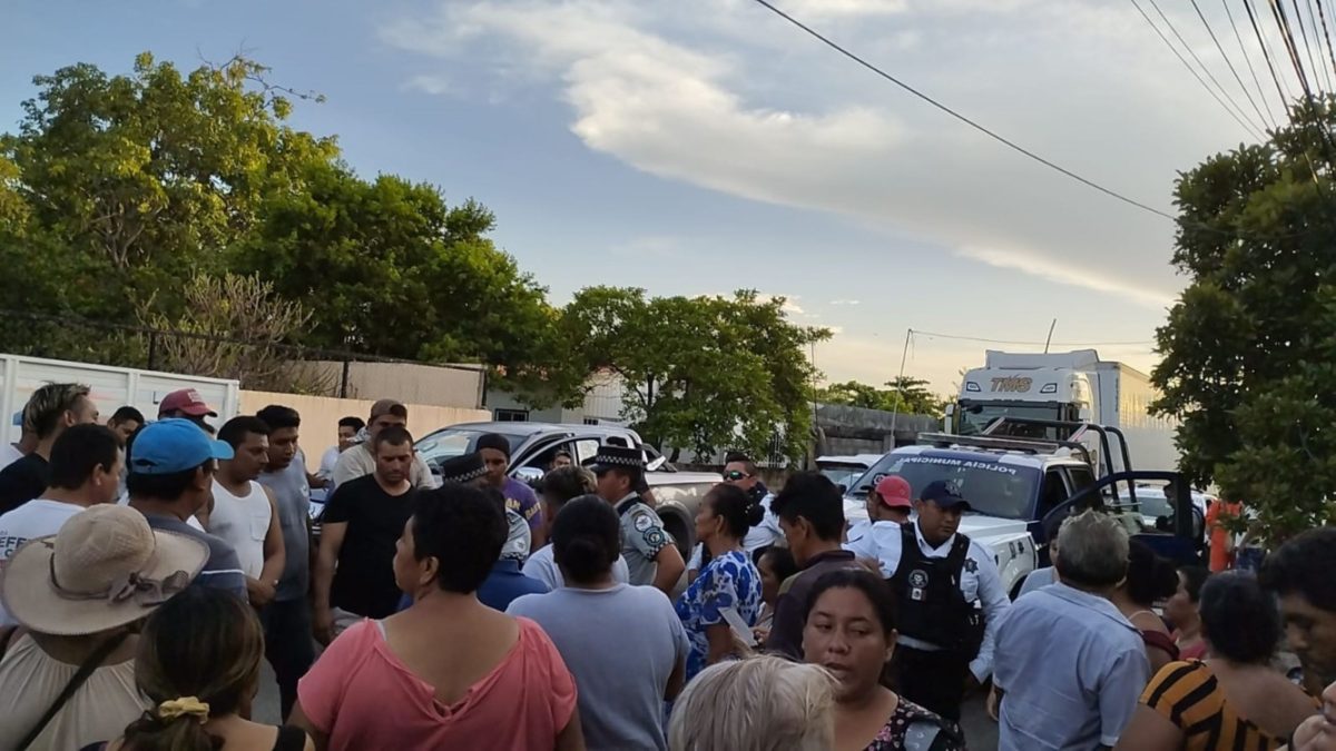 Bloqueos de vialidades por mal servicio de la CFE