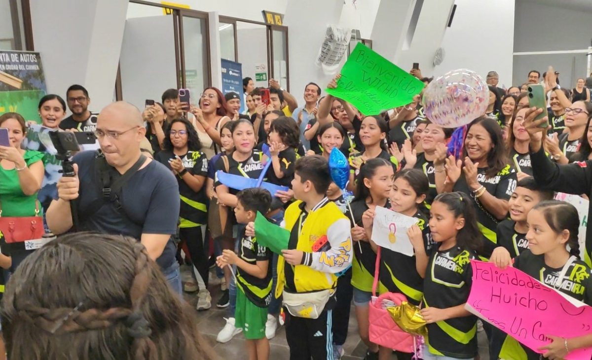 Reciben a atleta carmelita que obtuvo medalla de bronce en Australia