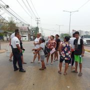 Bloqueos de vialidades por mal servicio de la CFE