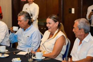 En un encuentro que sostuvo con integrantes de “Kaan Kab. Protección del mundo A.C.”, la alcaldesa electa reiteró la importancia que tendrá en su administración el cuidado del medio ambiente para hacerla más verde y sostenible con proyectos como la arborización y de economía circular.