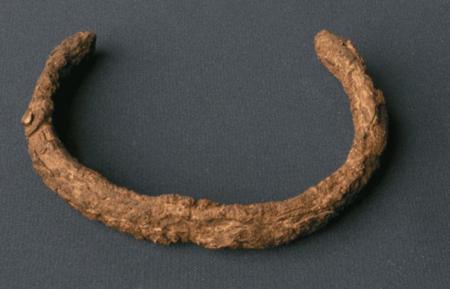 Encuentran joyas hechas de meteorito