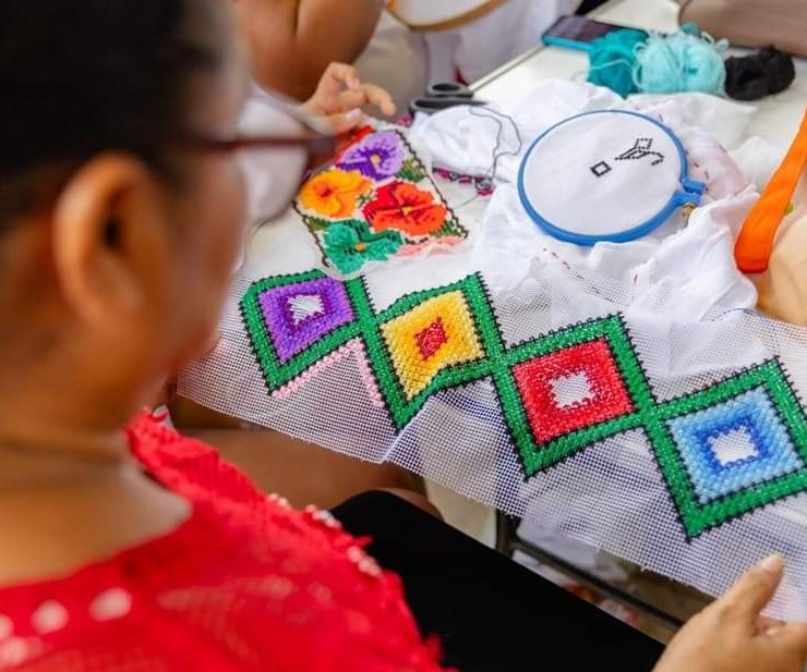 Éxito en el Taller de Bordado Ancestral para Mujeres en Tulum