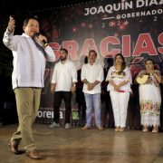 Huacho Díaz Mena refrendó su compromiso de trabajar incansablemente los próximos 6 años