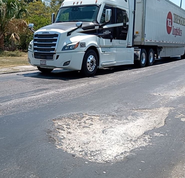 Gestionarán ante la SICT el bacheo de la carretera de la Península de Atasta