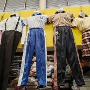 Hasta mil pesos puede costar el uniforme escolar