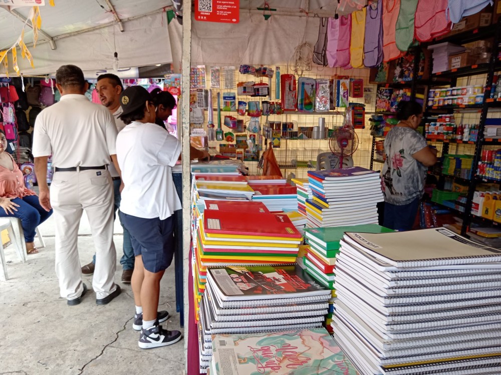 Inicia Feria de Regreso a Clases con 27 expositores