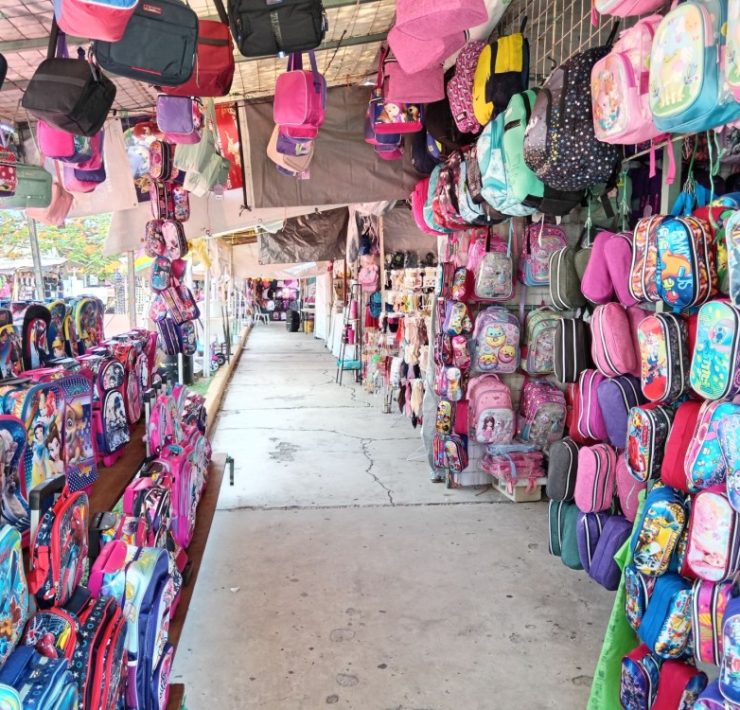 PPadres de familia dejan de último la compra de útiles escolares