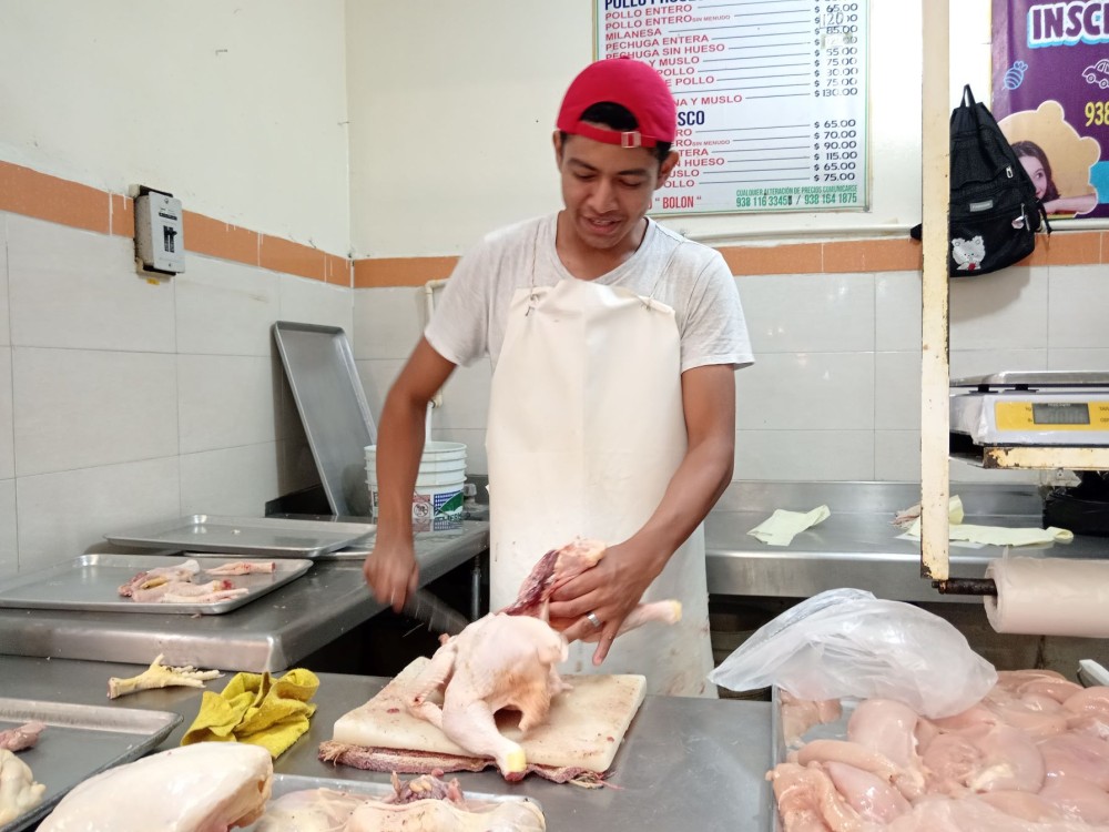 Incremento al precio del kilogramo de pollo afecta a expendedores