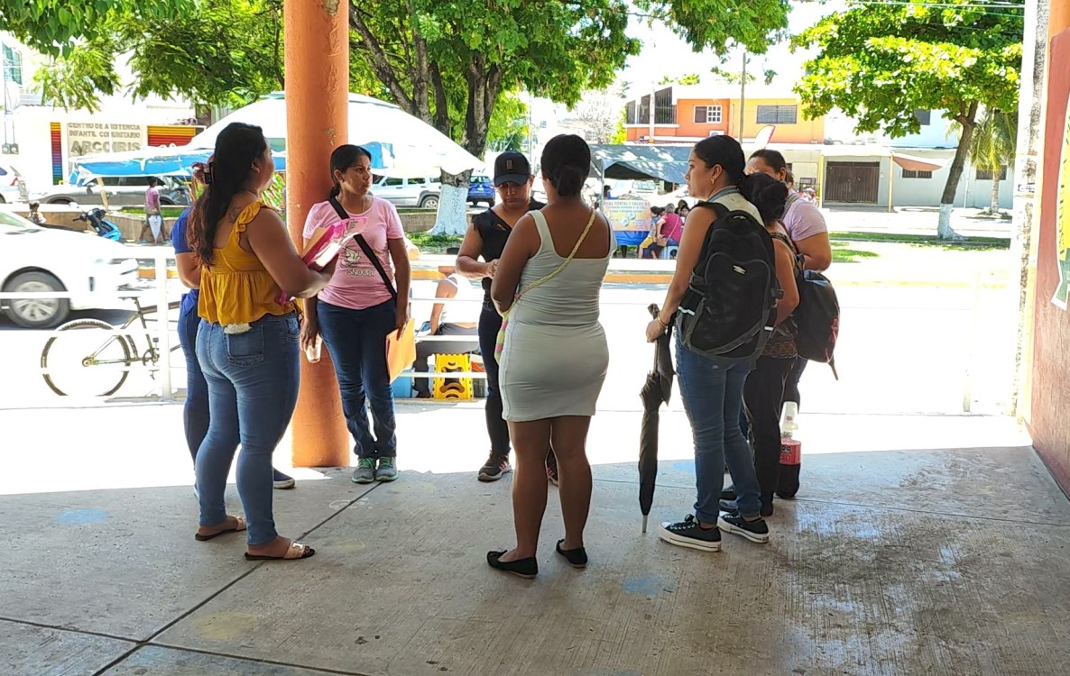 No quieren a la maestra Silvia Sarmiento en la escuela Rafael Ramírez