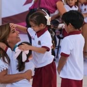 Mara Lezama Inicia el Ciclo Escolar 2024-2025 con Entrega Gratuita de Uniformes, Útiles y Mochilas