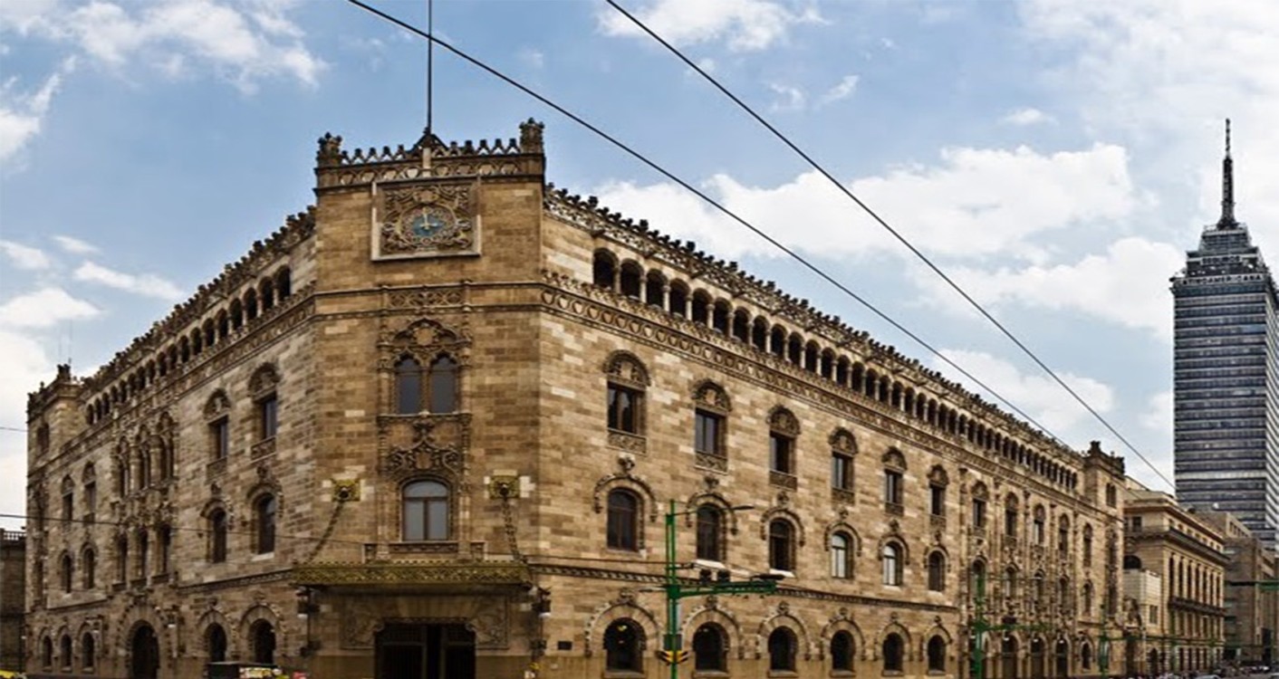 El Majestuoso Palacio Postal.