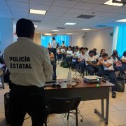 Policía cibernética imparte plática de delitos cibernéticos