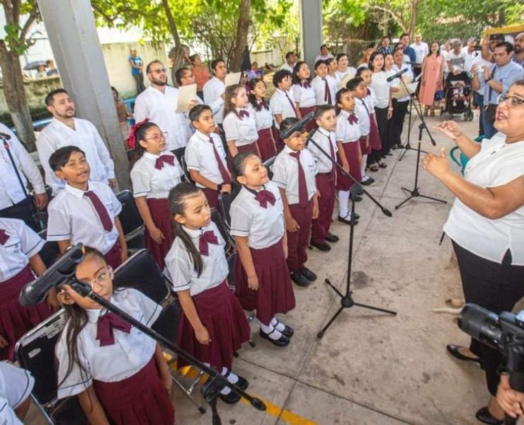 Primera vez que se interpreta el Himno de Yucatán en Escuelas Públicas