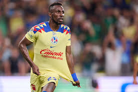 En los últimos encuentros, el ex jugador del América Julián Quiñones, es el máximo anotador en contra de la máquina, con tres anotaciones.