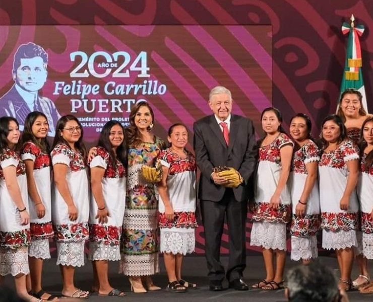 Reciben reconocimiento del Presidente Andrés Manuel las Diablillas de Hondzonot