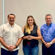 El alcalde Alejandro Ruz realiza reunión de trabajo entre el alcalde con licencia, Renán Barrera, y la alcaldesa electa, Cecilia Patrón