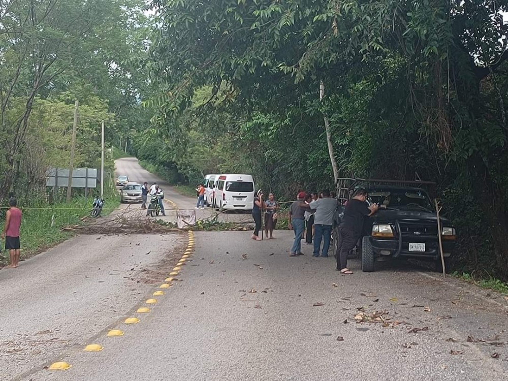Habitantes cierran los accesos al Pueblo Mágico de Tapijulapa, Tacotapa, Tabasco