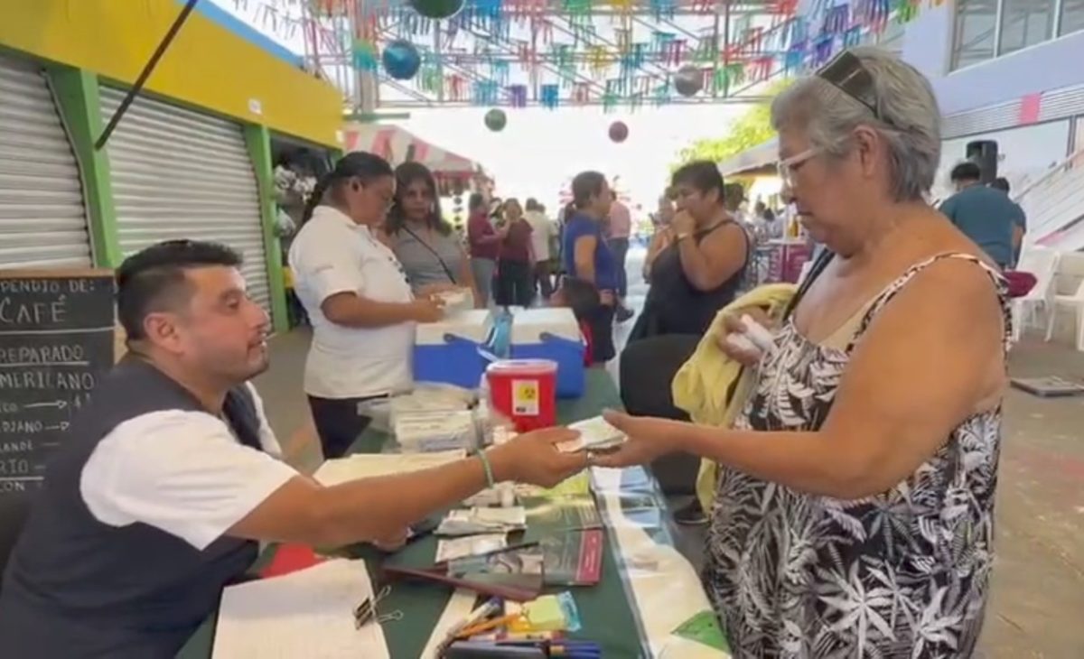 Acercan servicios de salud a la población carmelita