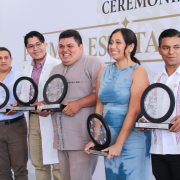 8 jóvenes recibieron el Premio Estatal de la Juventud 2024 en Tabasco