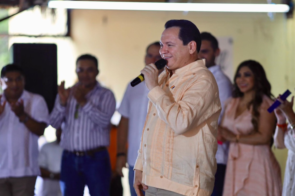 ‘Huacho’ Díaz Mena agradeció al equipo del Distrito III Federal de Yucatán
