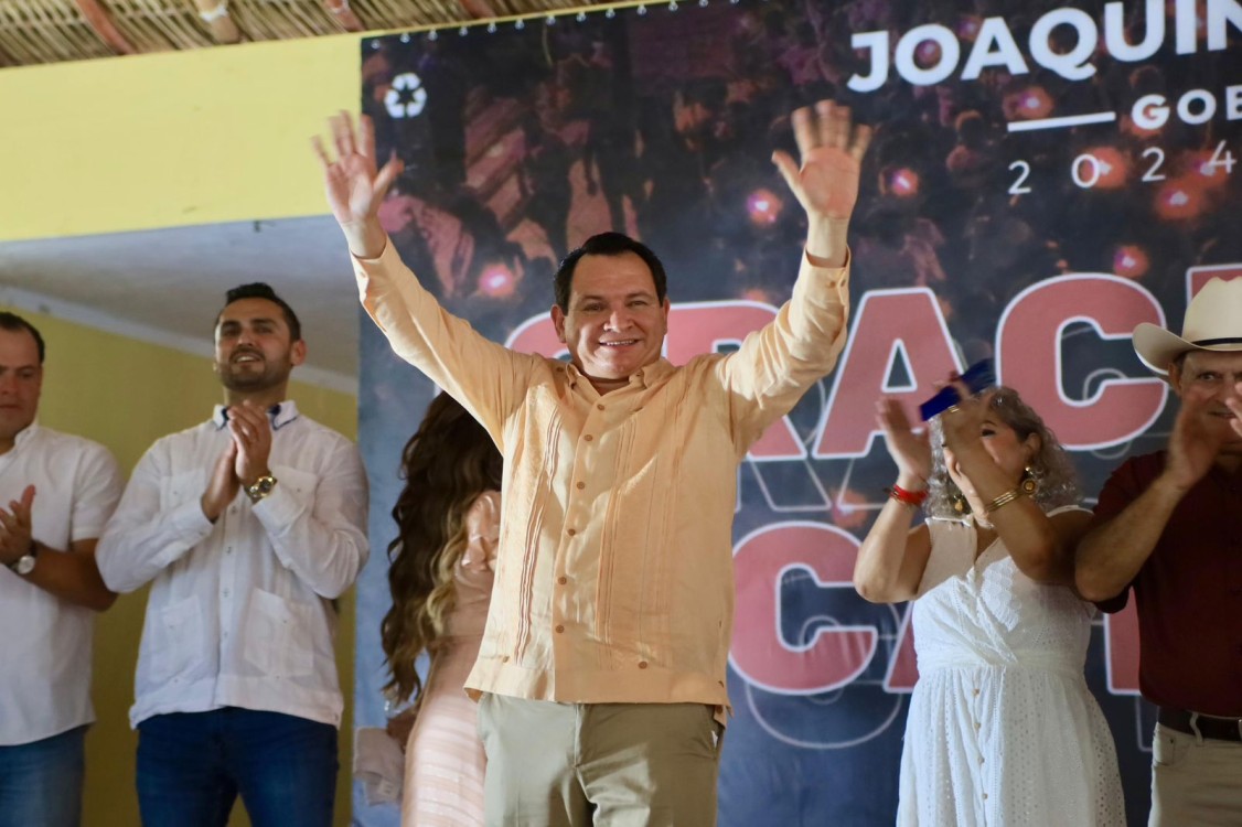 ‘Huacho’ Díaz Mena agradeció al equipo del Distrito III Federal de Yucatán