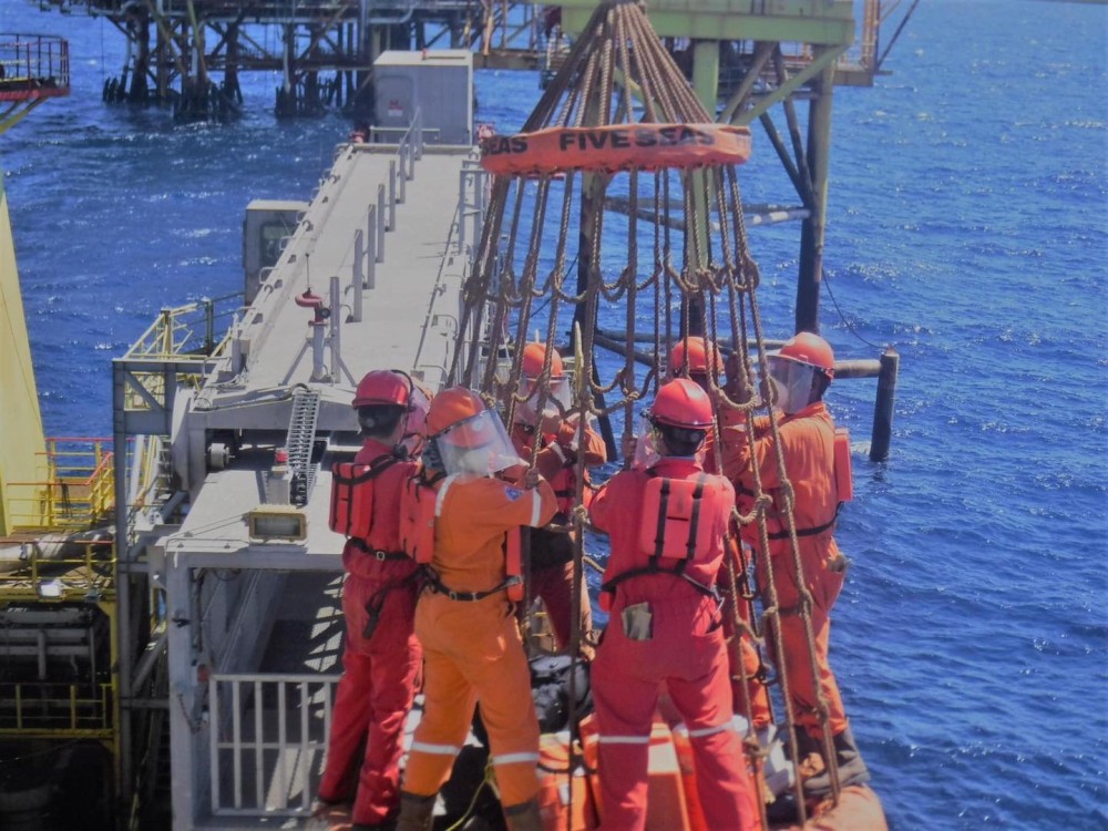 Difícil panorama para empresas y obreros