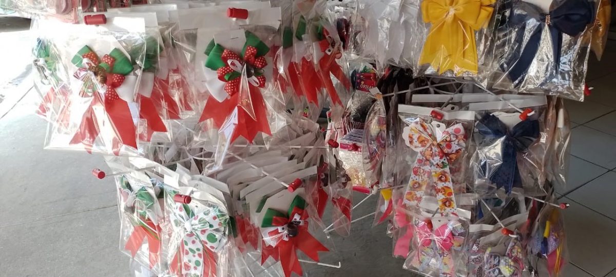 Comerciantes de artículos alusivos al mes patrio reportan pocas ventas