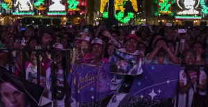 En el homenaje a Juan Gabriel, donde asistieron más de 70,000 personas, que mostraron su cariño al ``Divo de Juárez´´.
