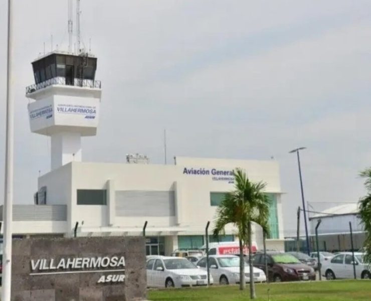 Hombre muere en pleno vuelo a Villahermosa