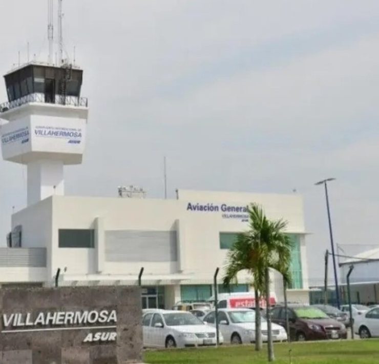 Hombre muere en pleno vuelo a Villahermosa